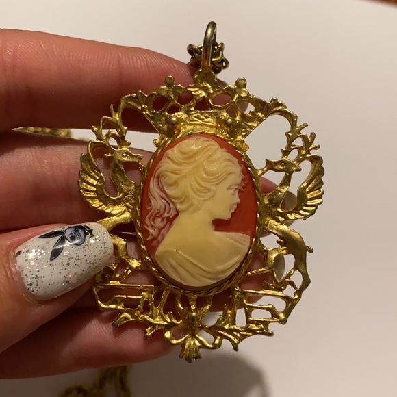 Jewelry - Victorian Cameo Necklace